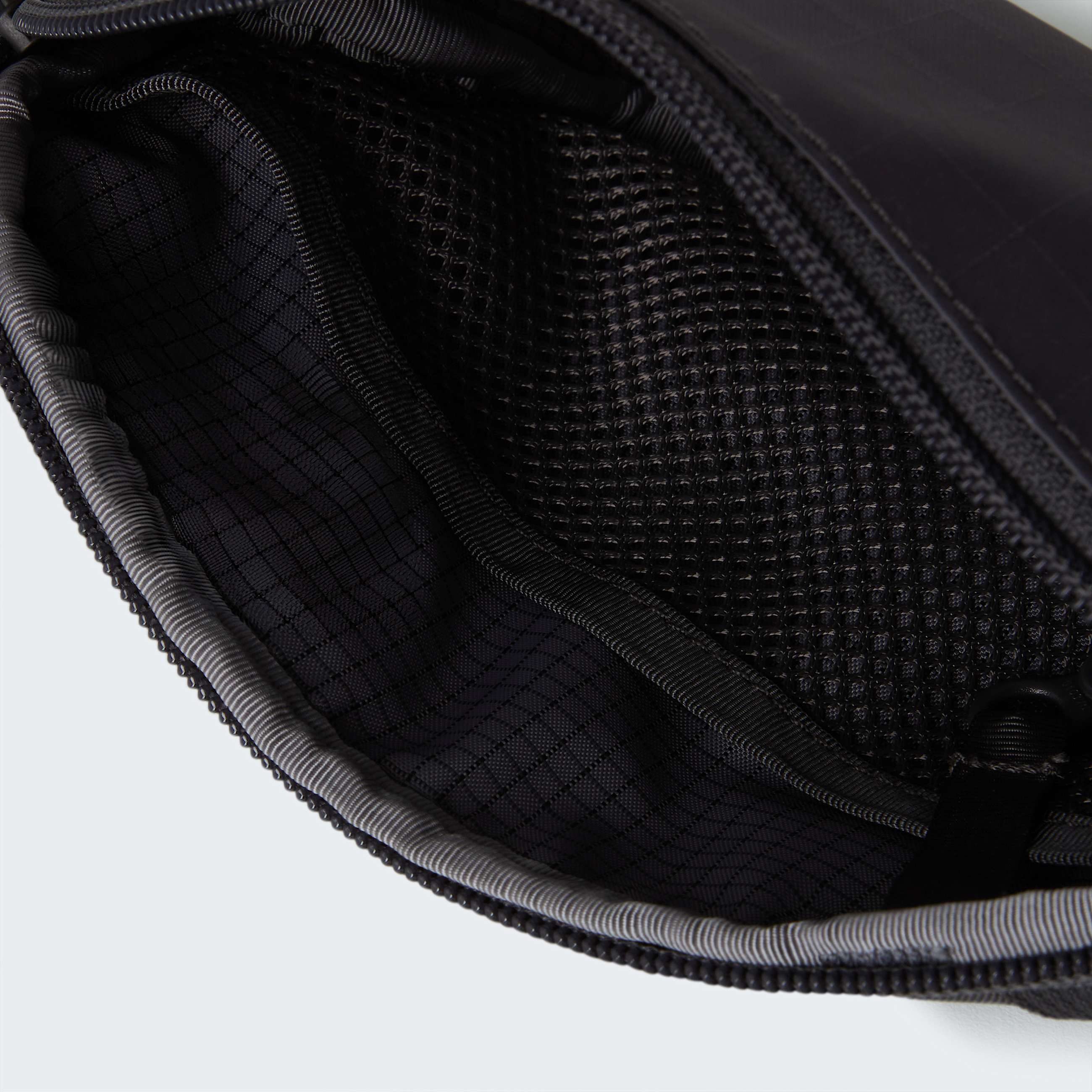 Base Camp Voyager Pro Cross Body Bag TNF Anthracite GreyTNF Black ALT4