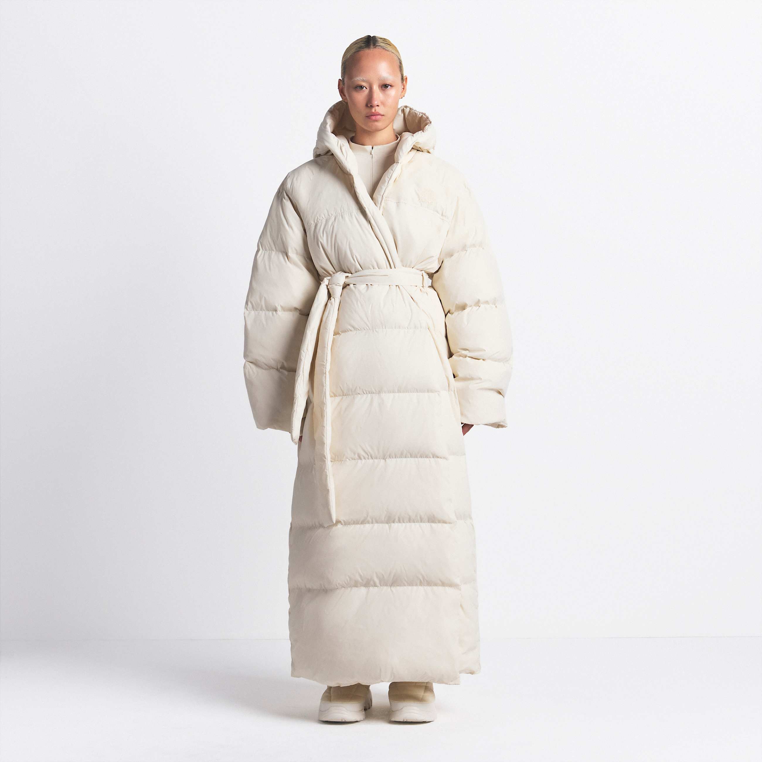 Parka avvolgente Nuptse The North Face X SKIMS da donna TNF HERO