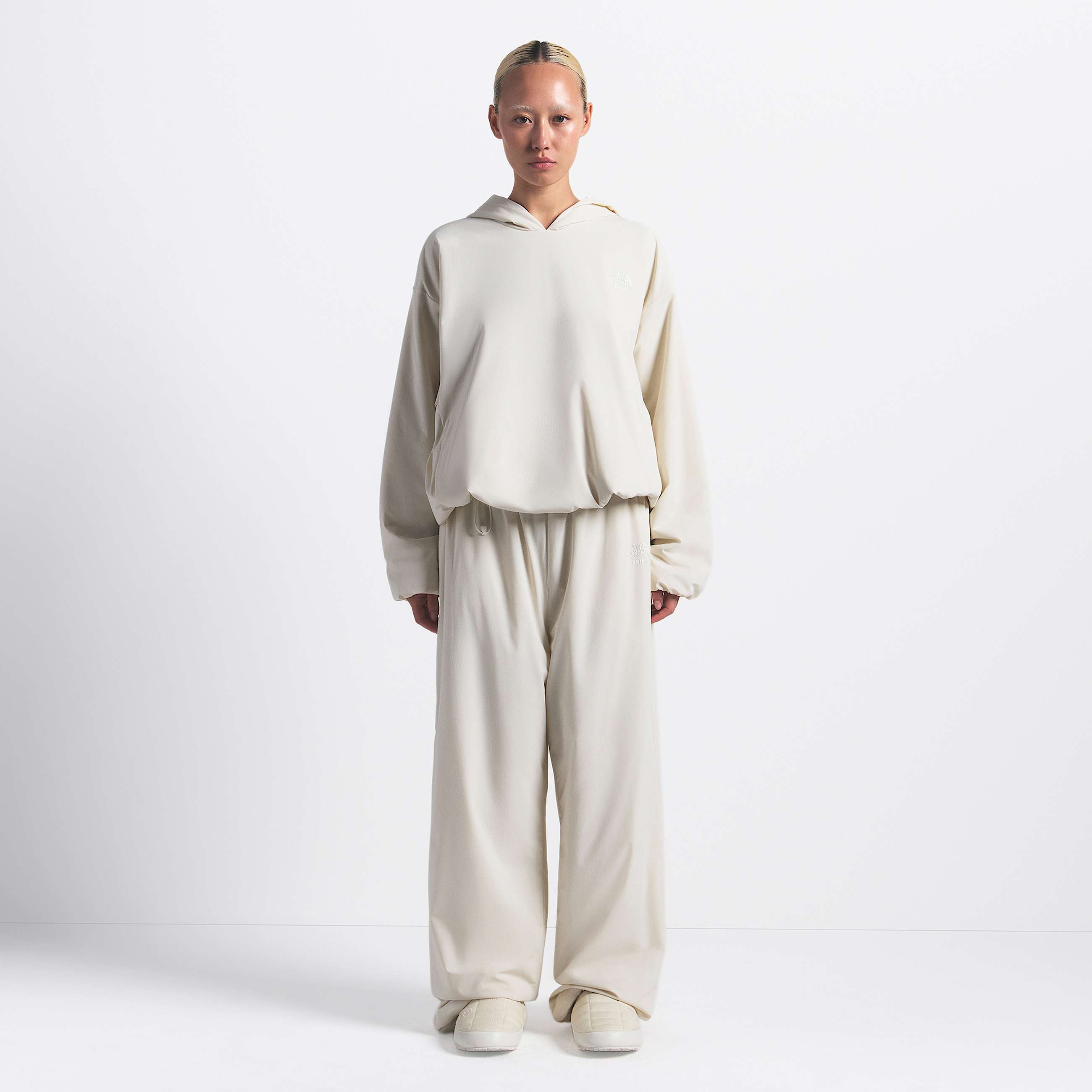 Felpa con cappuccio Ventrix The North Face X SKIMS da donna TNF ALT1