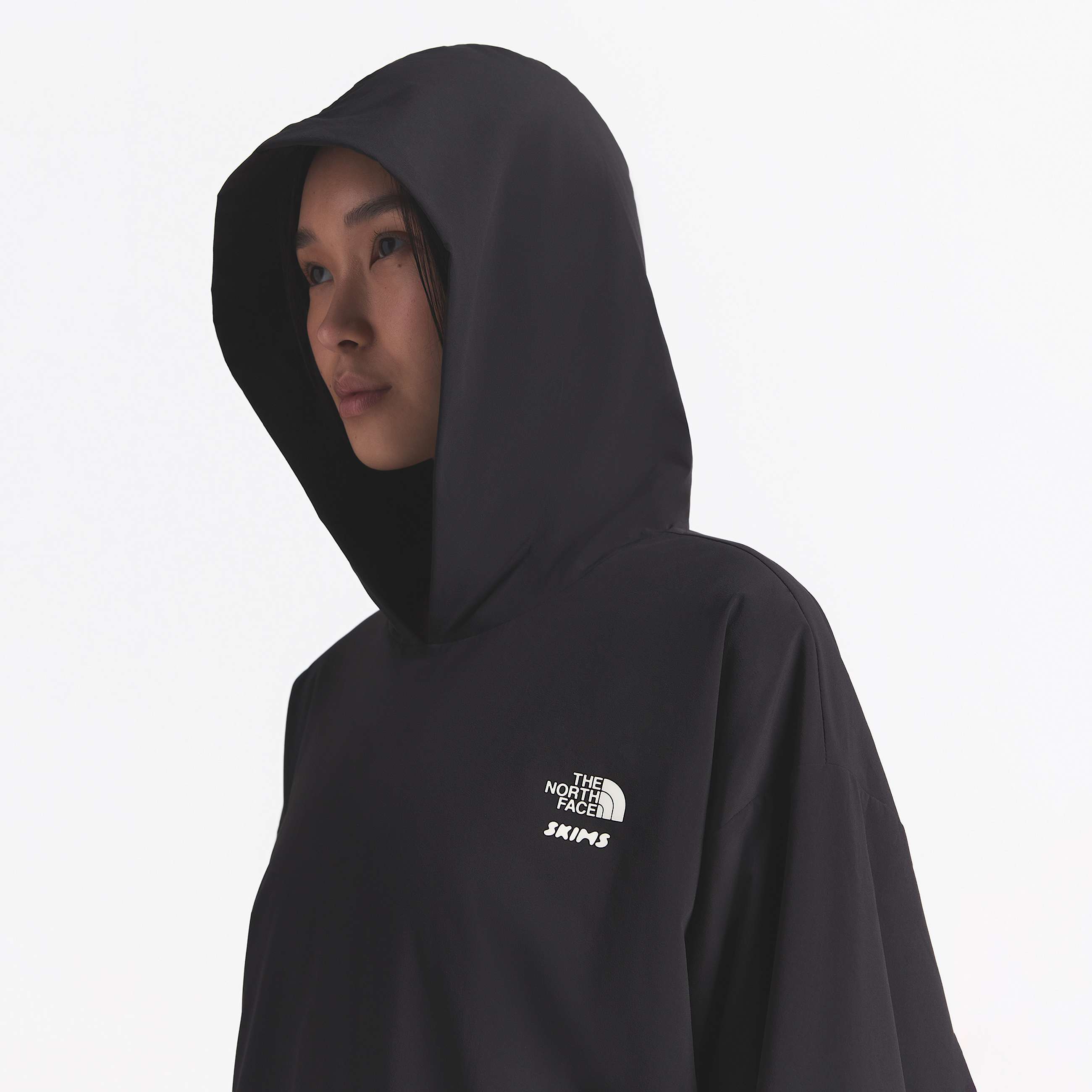 Sweat  capuche Ventrix pour femme The North Face X SKIMS TNF SK Onyx ALT2