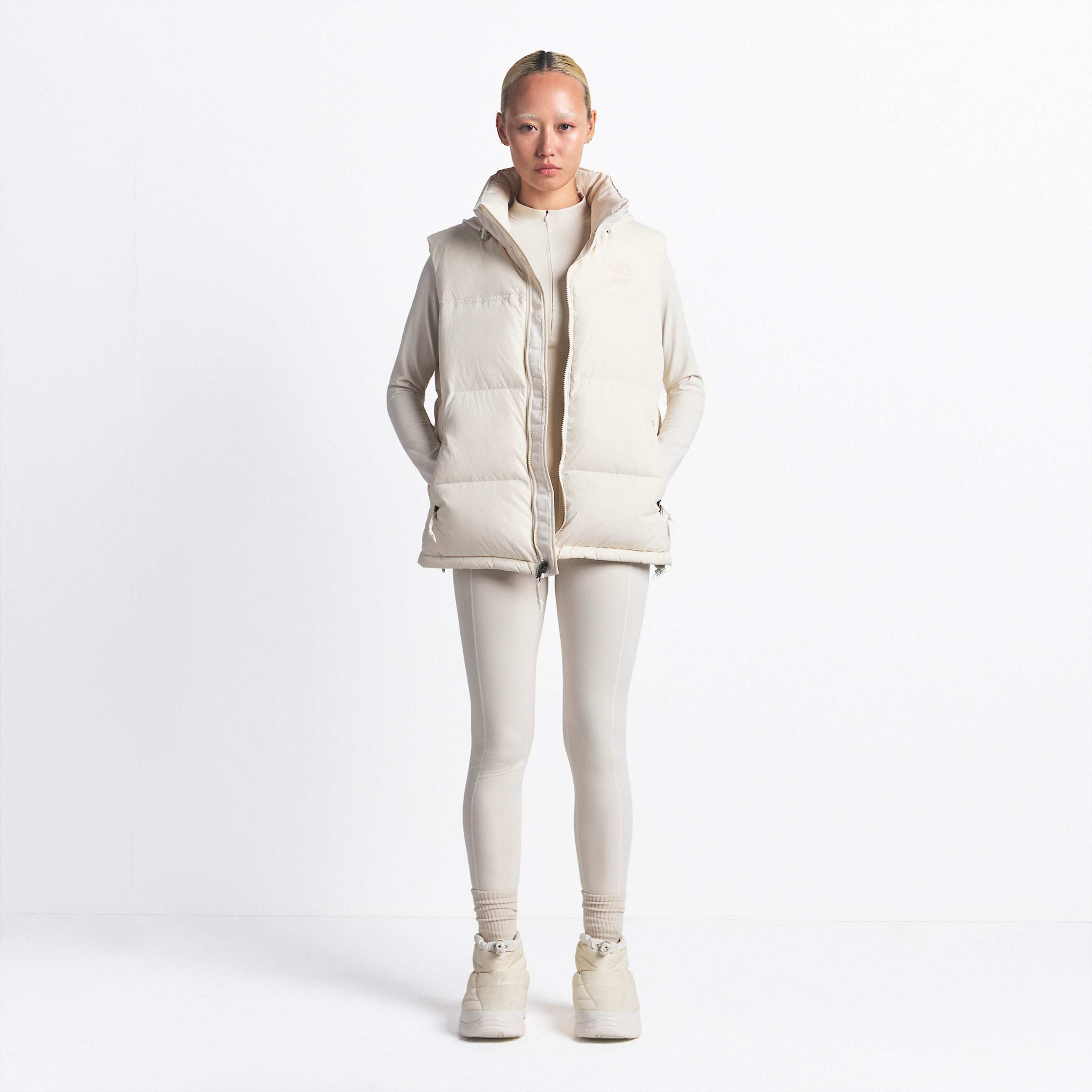 Gilet Nuptse 1996 The North Face X SKIMS unisex TNF ALT3