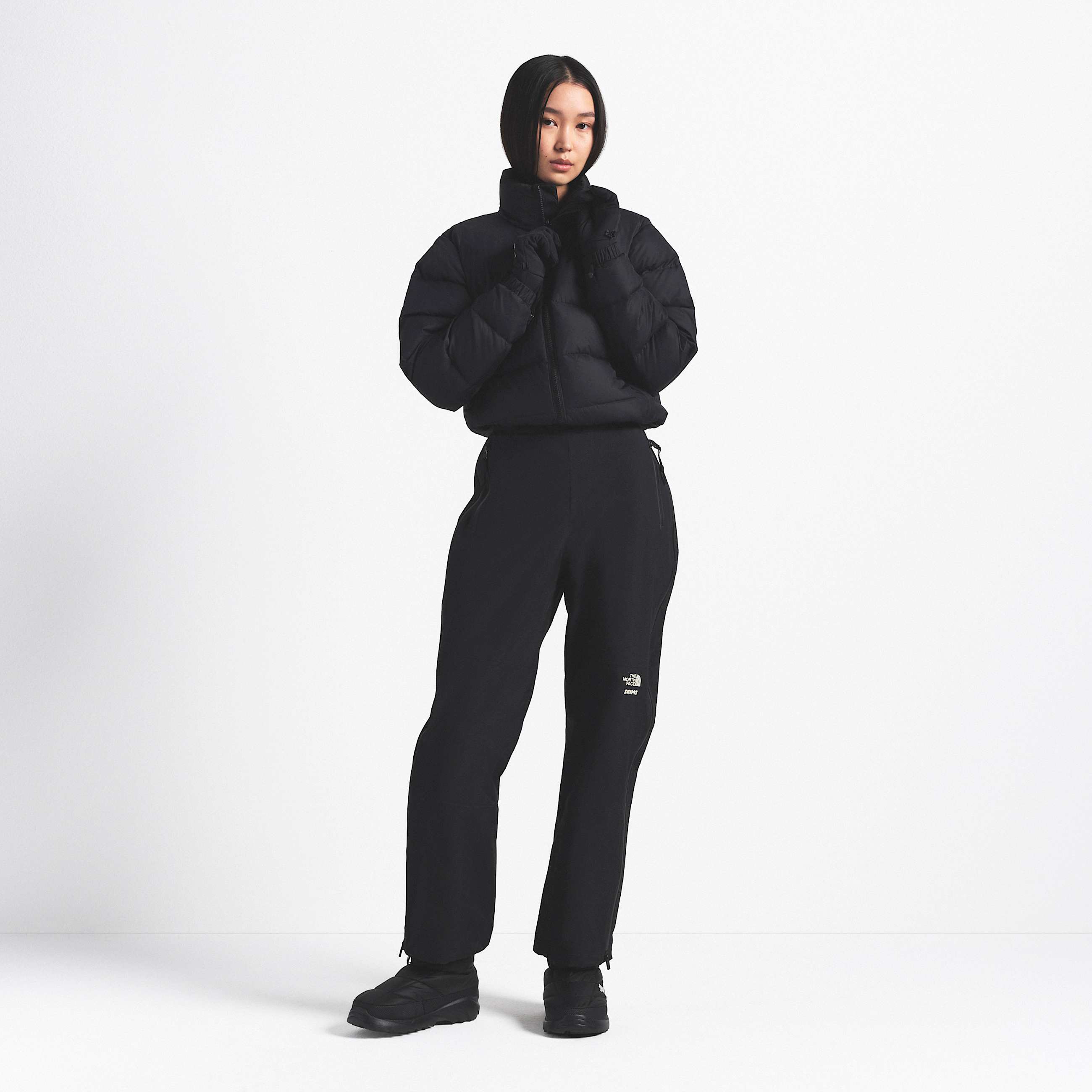 Damen The North Face X SKIMS 2000 Retro Nuptse Jacke TNF SK Onyx ALT3