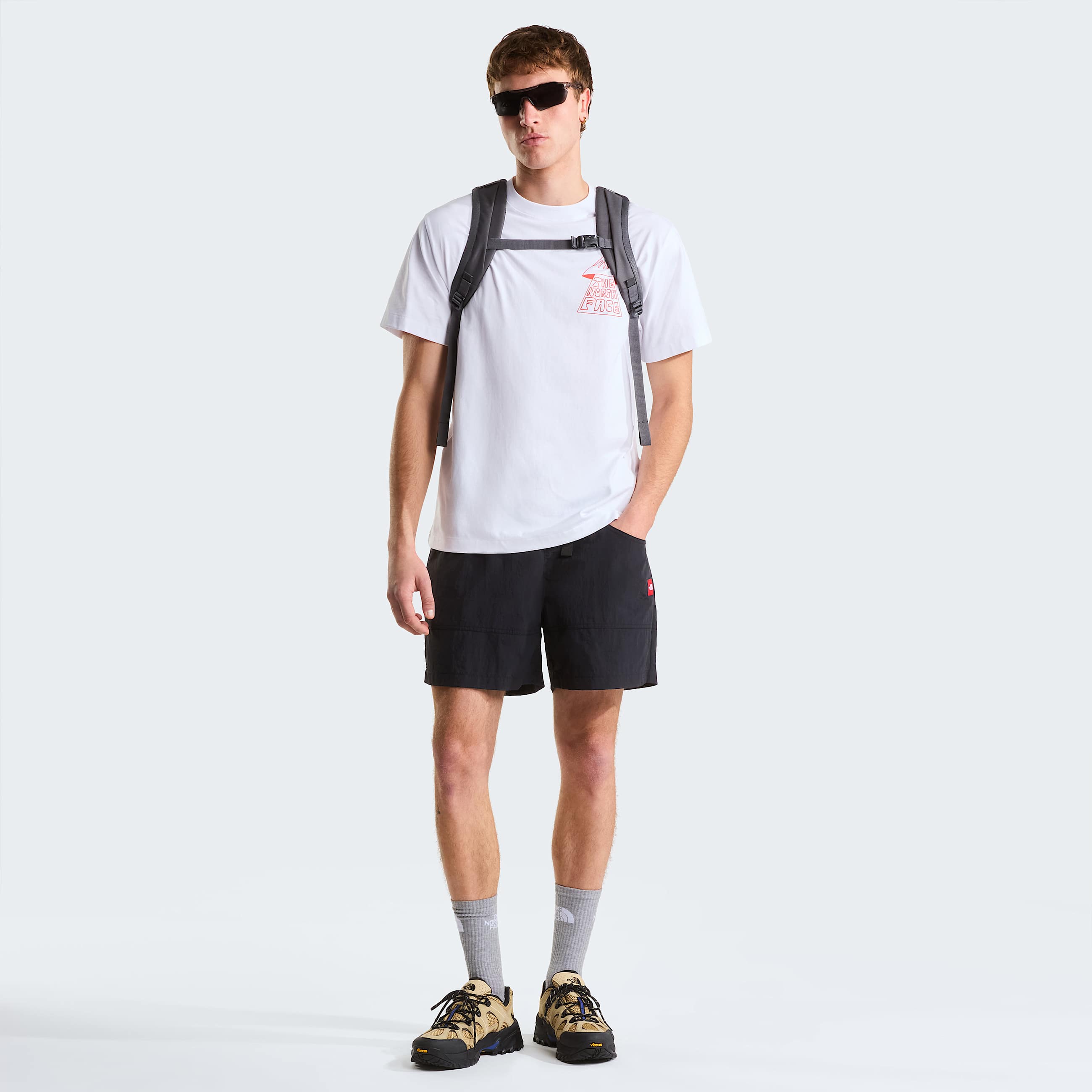 Tshirt dcontract graphique Mountain Play pour homme TNF ALT1