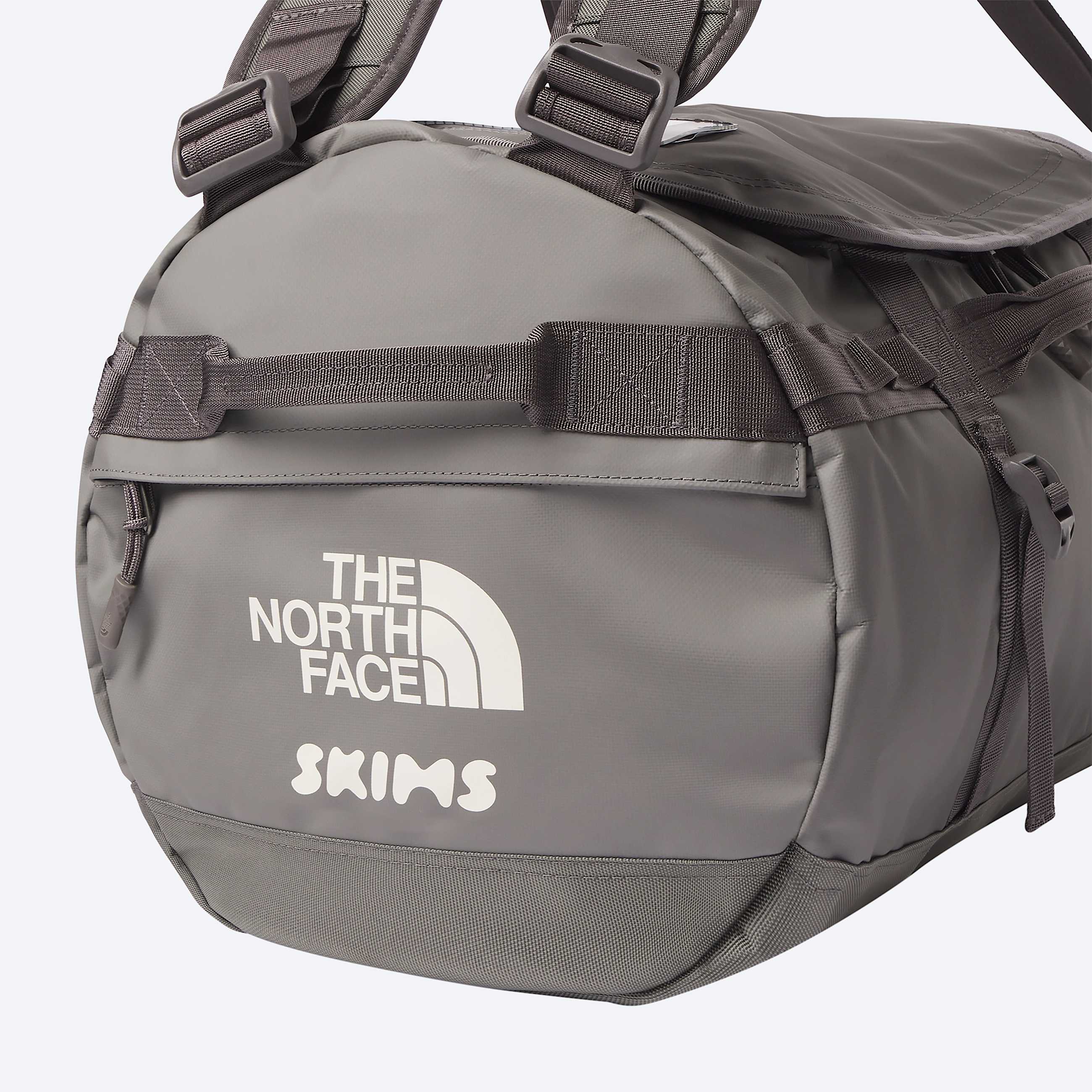 The North Face X SKIMS Base Camp Duffel  S TNF SK Gunmetal ALT22