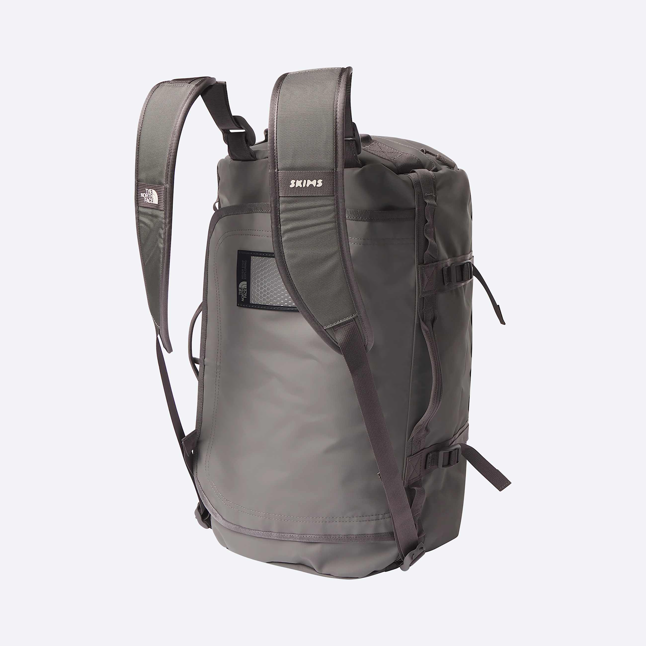The North Face X SKIMS Base Camp Duffel  S TNF SK Gunmetal ALT21