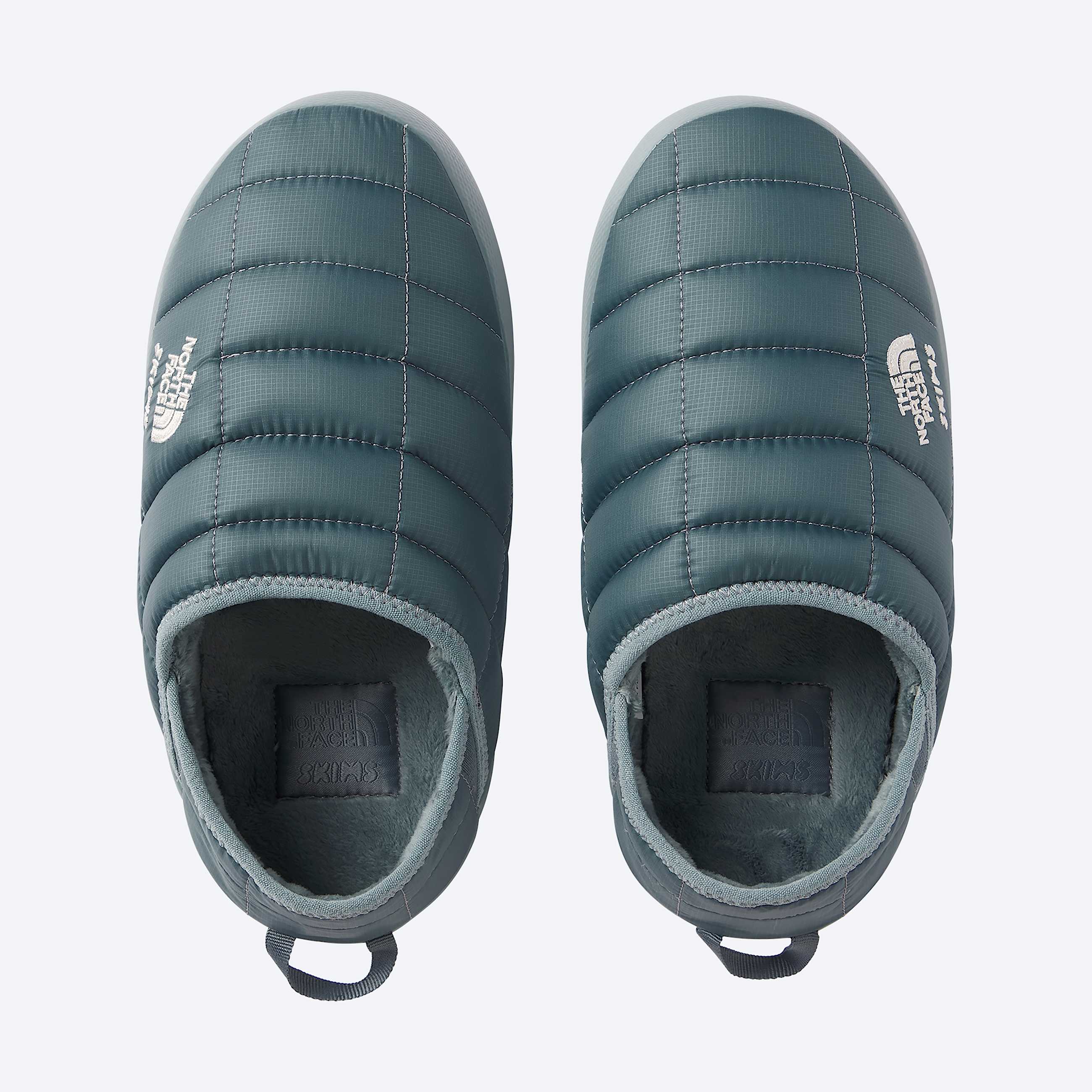 The North Face X SKIMS ThermoBall Traction Vpantoffels TNF SK Kyanite ALT21