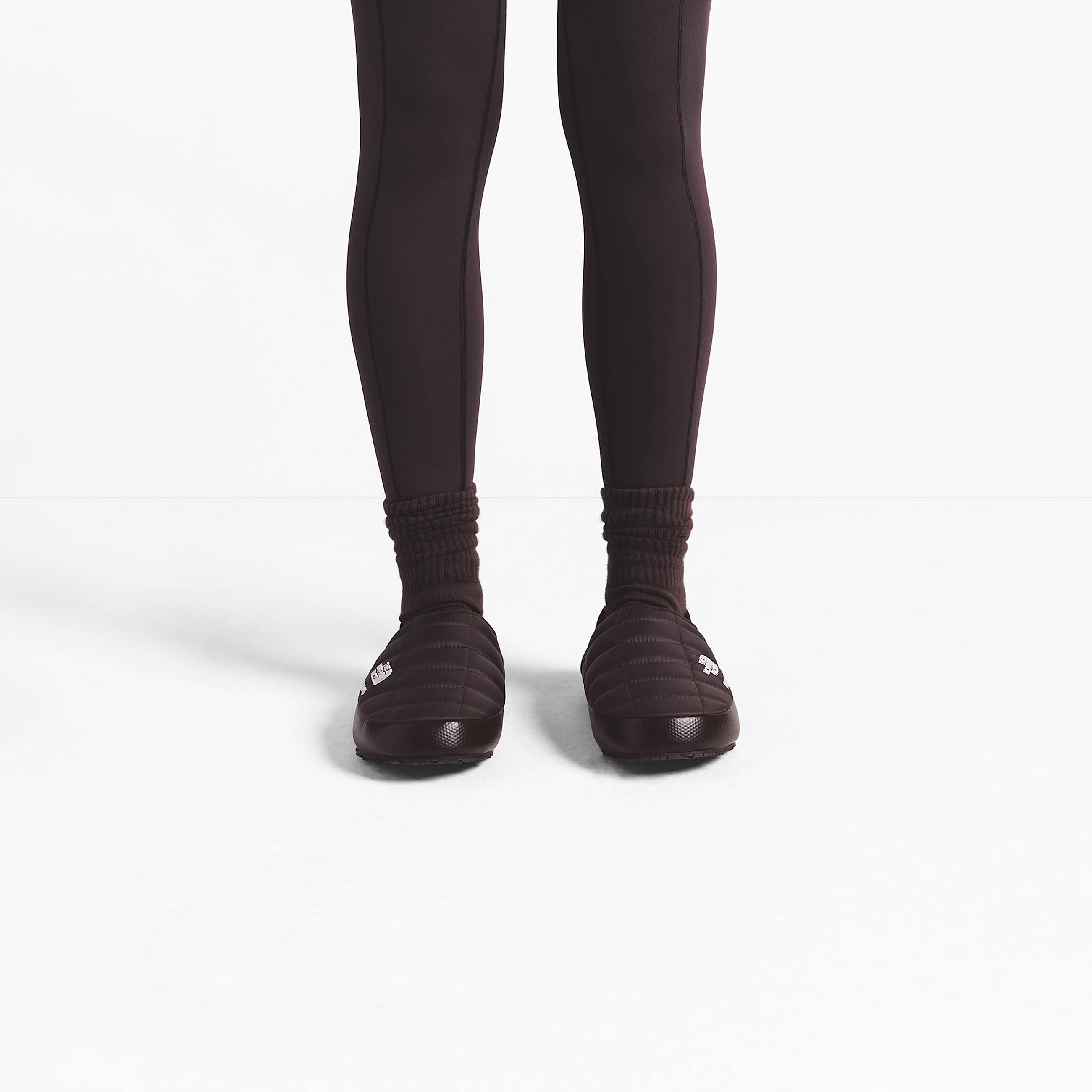 Chaussons ThermoBall Traction V The North Face X SKIMS TNF SK Phoenix ALT1