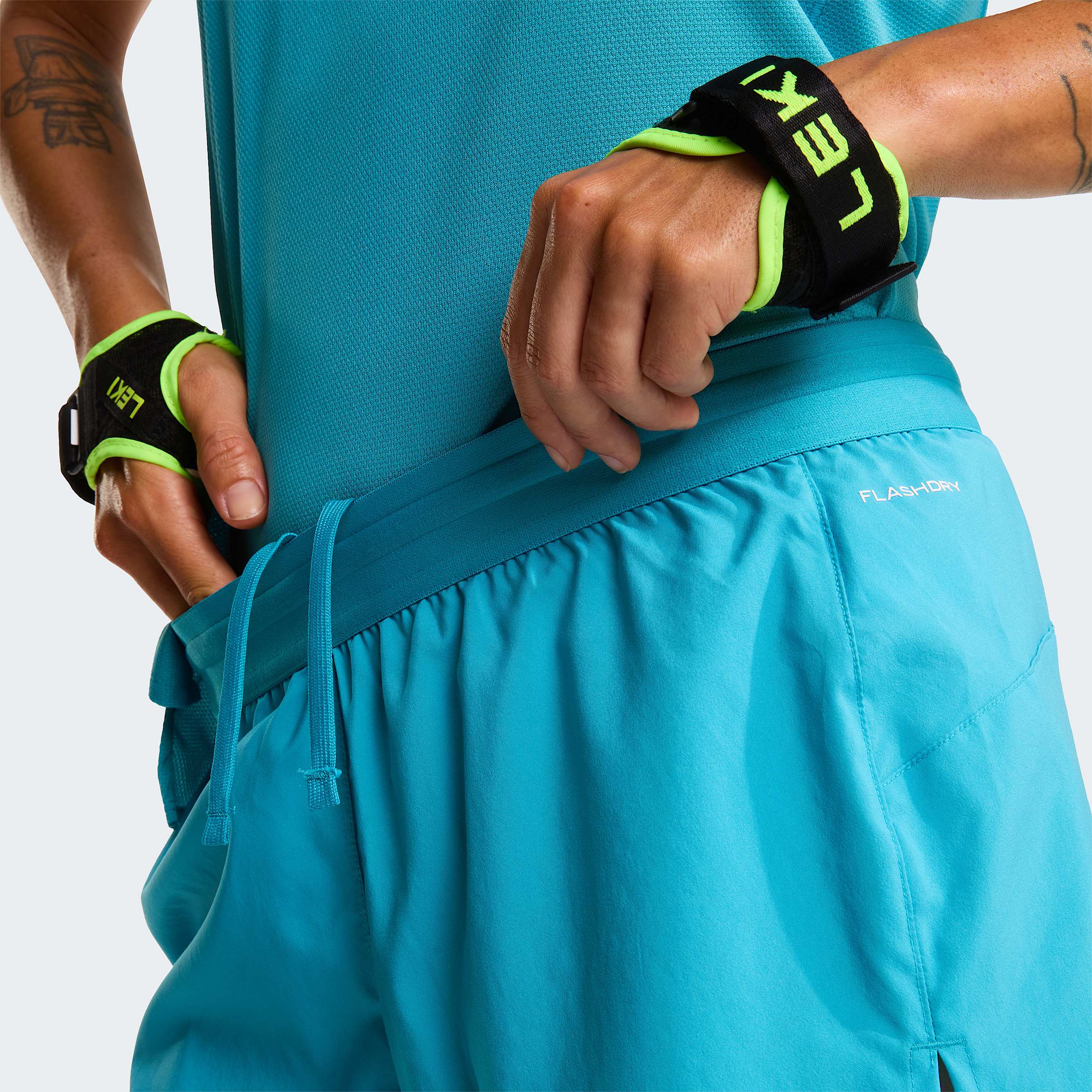 Womens Lightbright 4 Shorts TNF River Ice ALT4