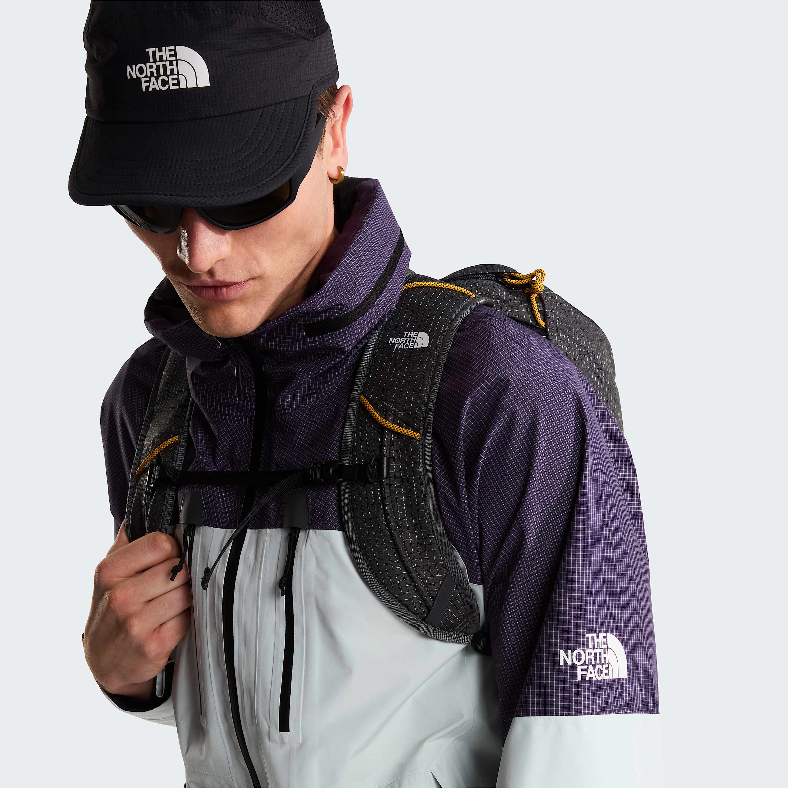 Mens Hike Devils Thumb GORETEX Jacket TNF Pearl StoneEndless Dusk ALT12