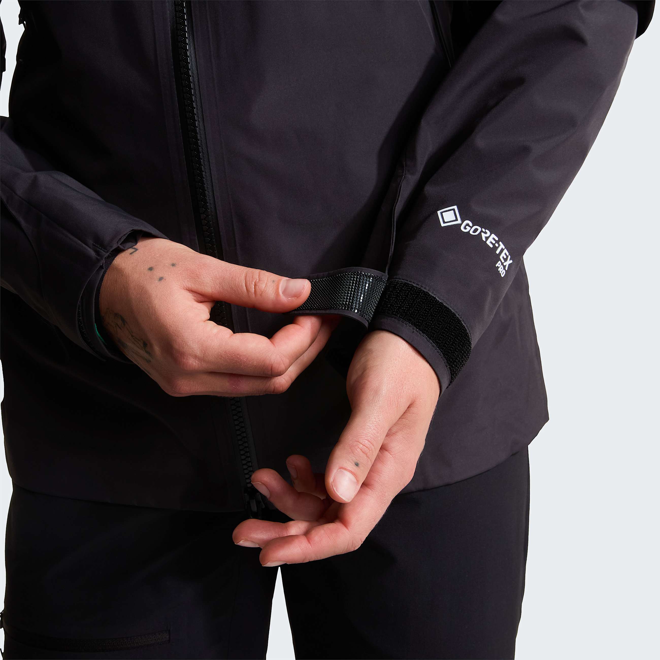 Womens Summit Cayesh GORETEX Pro Jacket TNF TNF Black ALT10