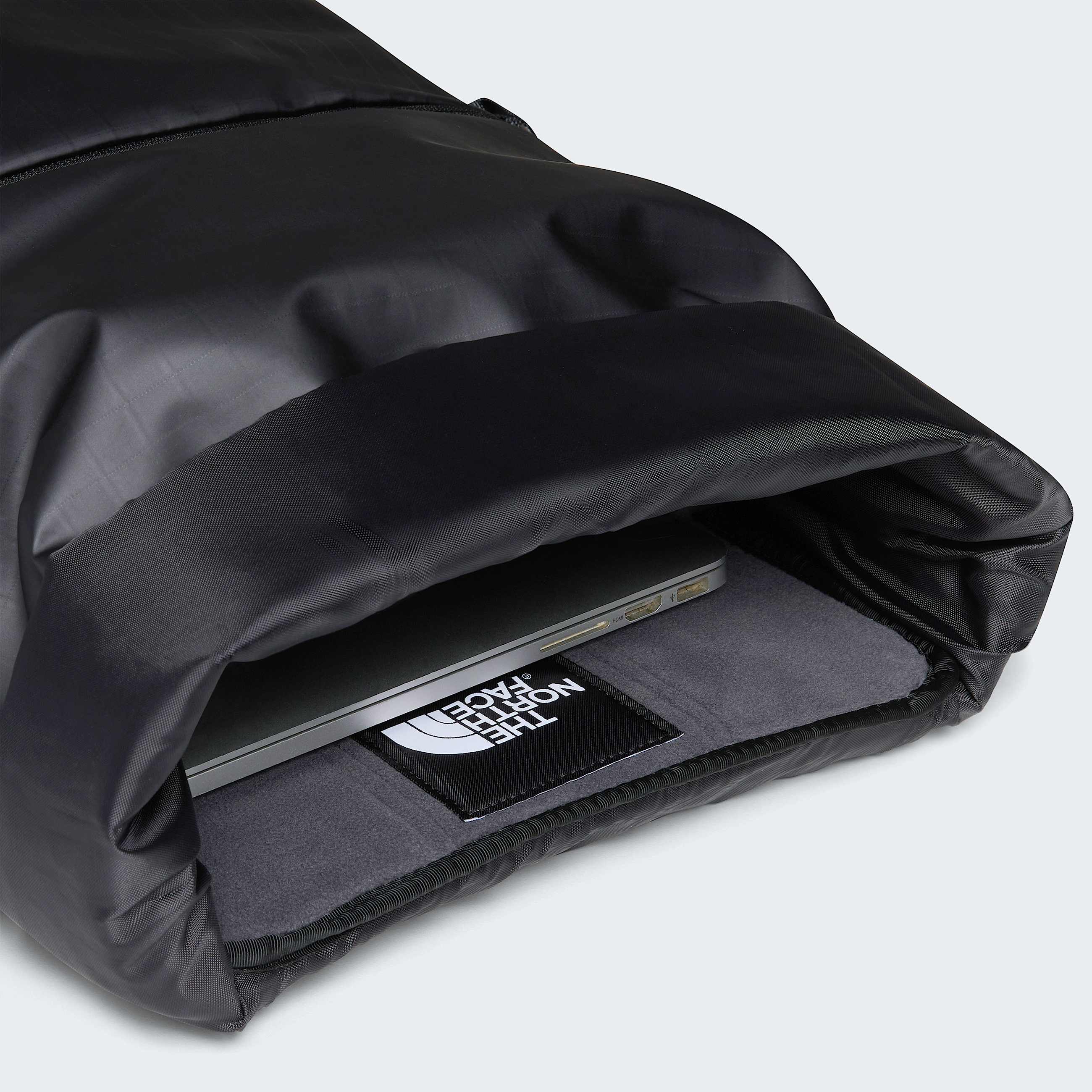 Base Camp Voyager Rolltop Bag TNF TNF BlackAsphalt Grey ALT5