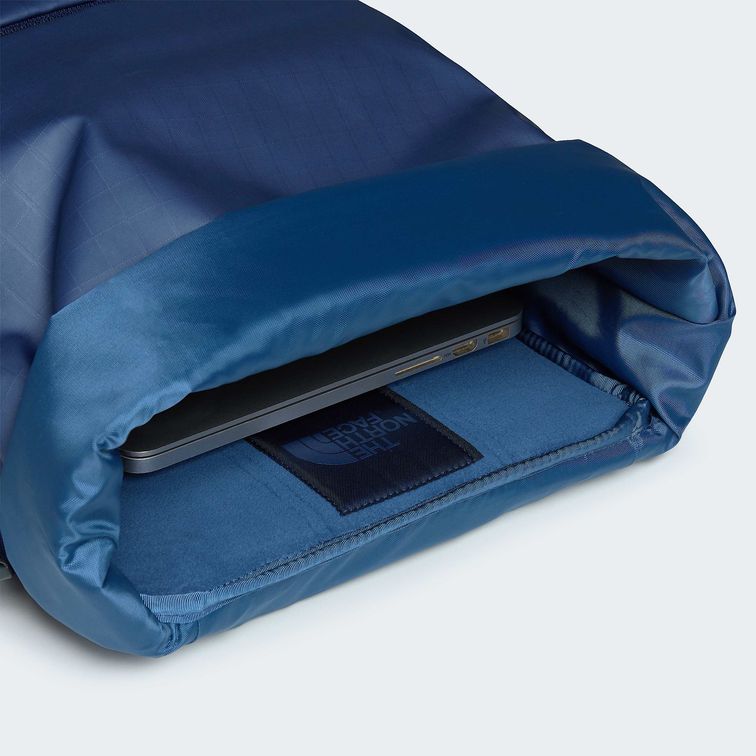 Base Camp Voyager Rolltop Bag TNF ALT5