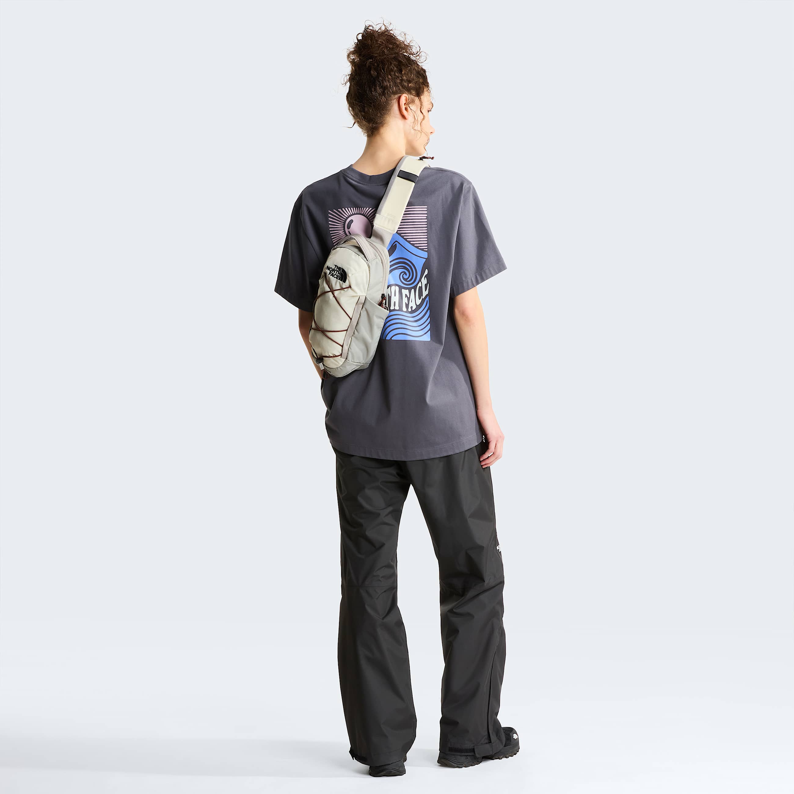 Mountain Escape relaxt geschnittenes TShirt mit Grafik Unisex TNF ALT11