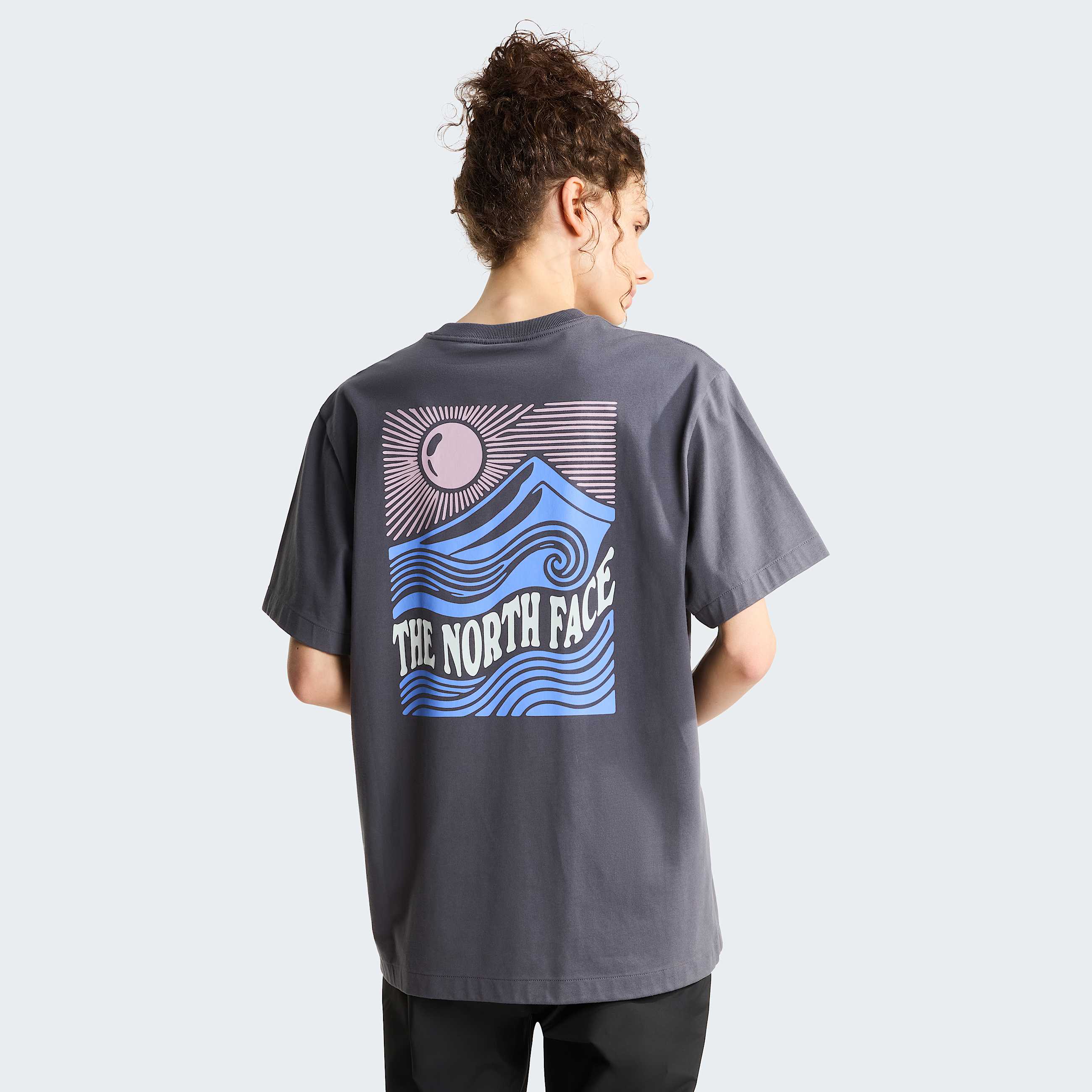 Mountain Escape relaxt geschnittenes TShirt mit Grafik Unisex TNF ALT9