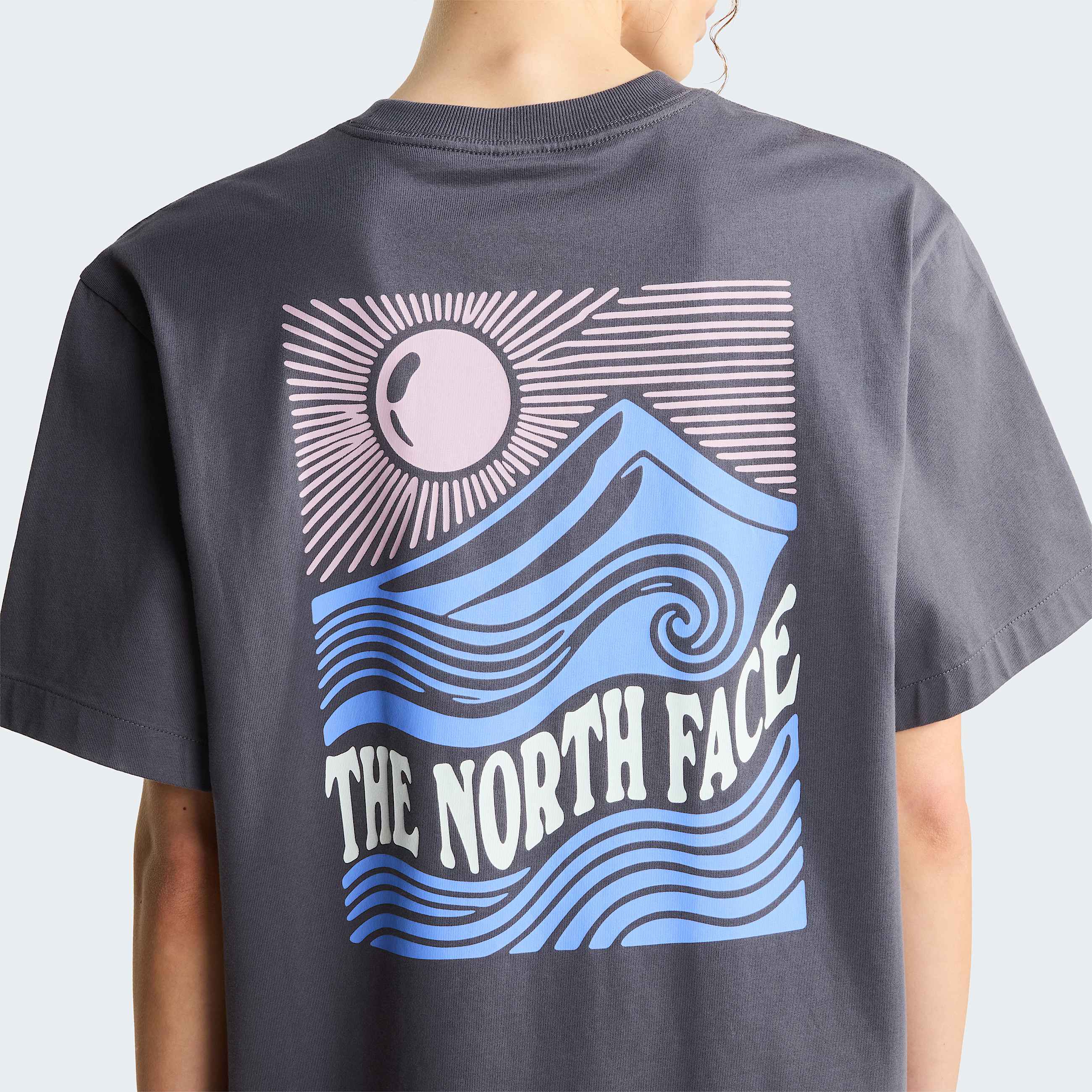 Mountain Escape relaxt geschnittenes TShirt mit Grafik Unisex TNF ALT14
