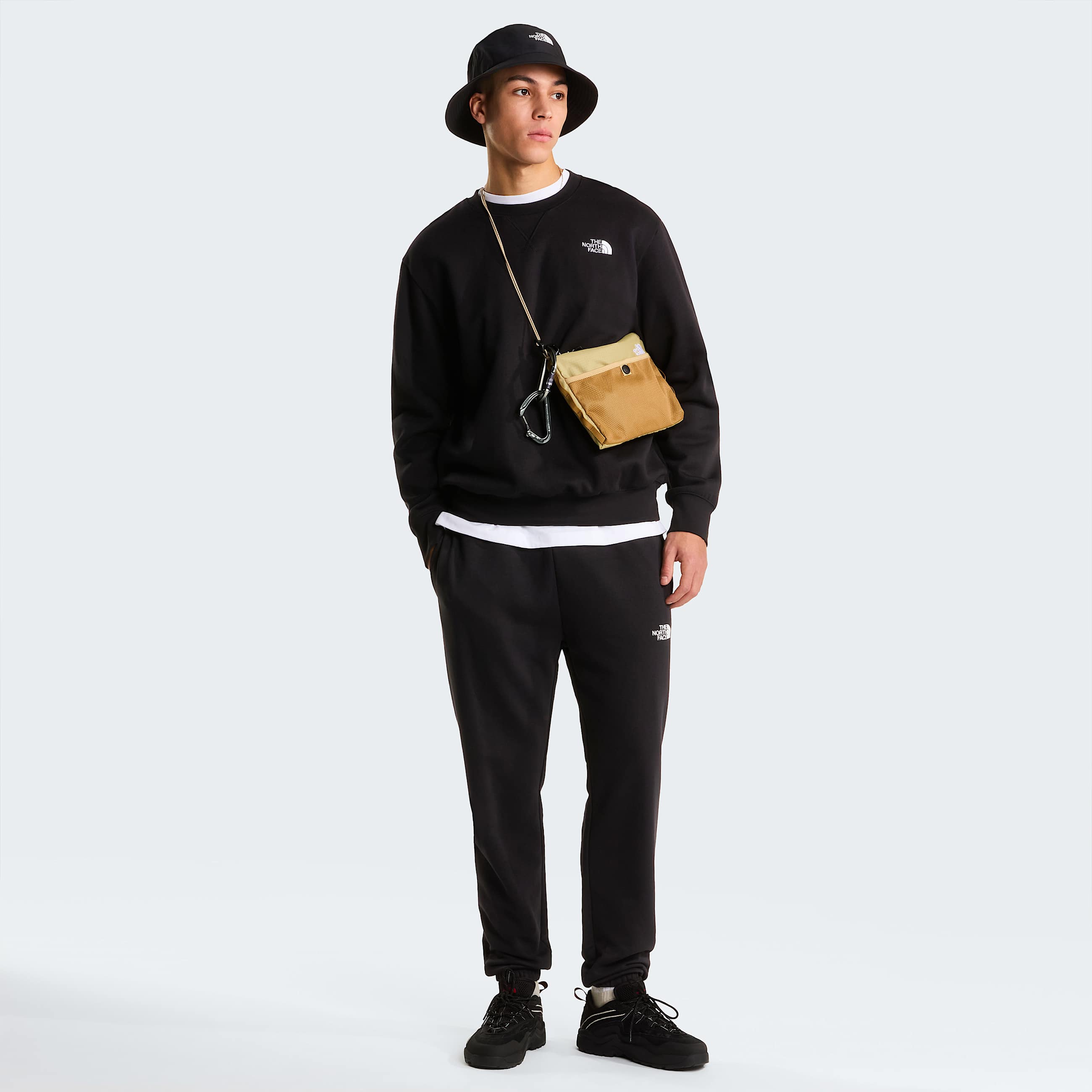 Mens Essential Sweatshirt TNF ALT1