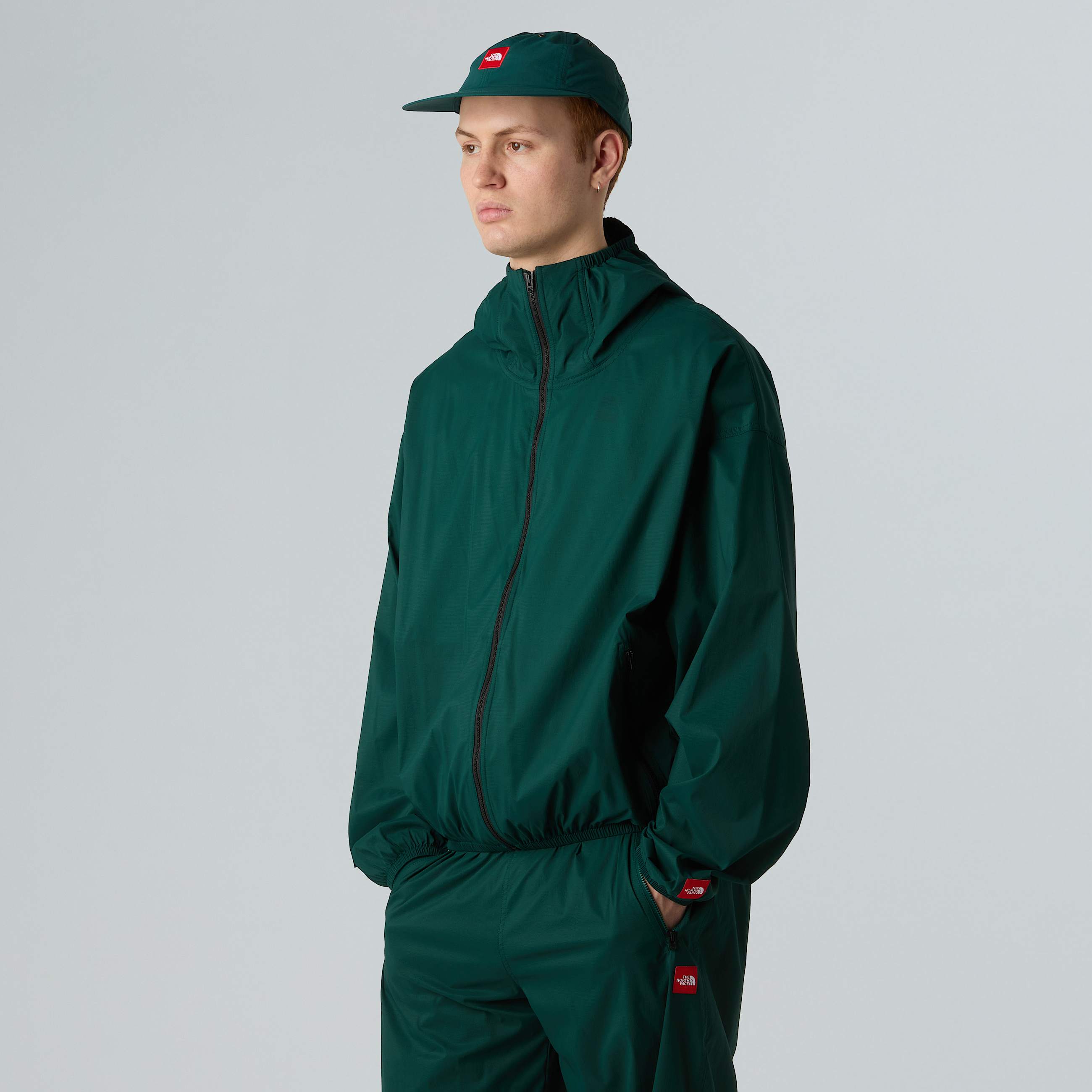 Red Box klein verpackbare Windjacke mit Kapuze Unisex TNF ALT4