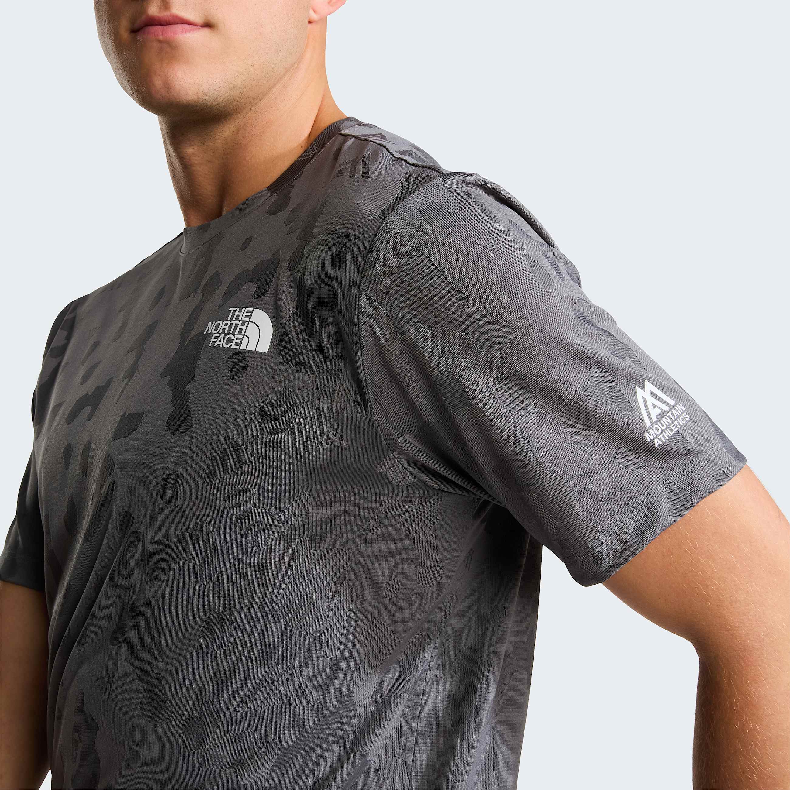 Tshirt Mountain Athletics 20 para homem TNF ALT4