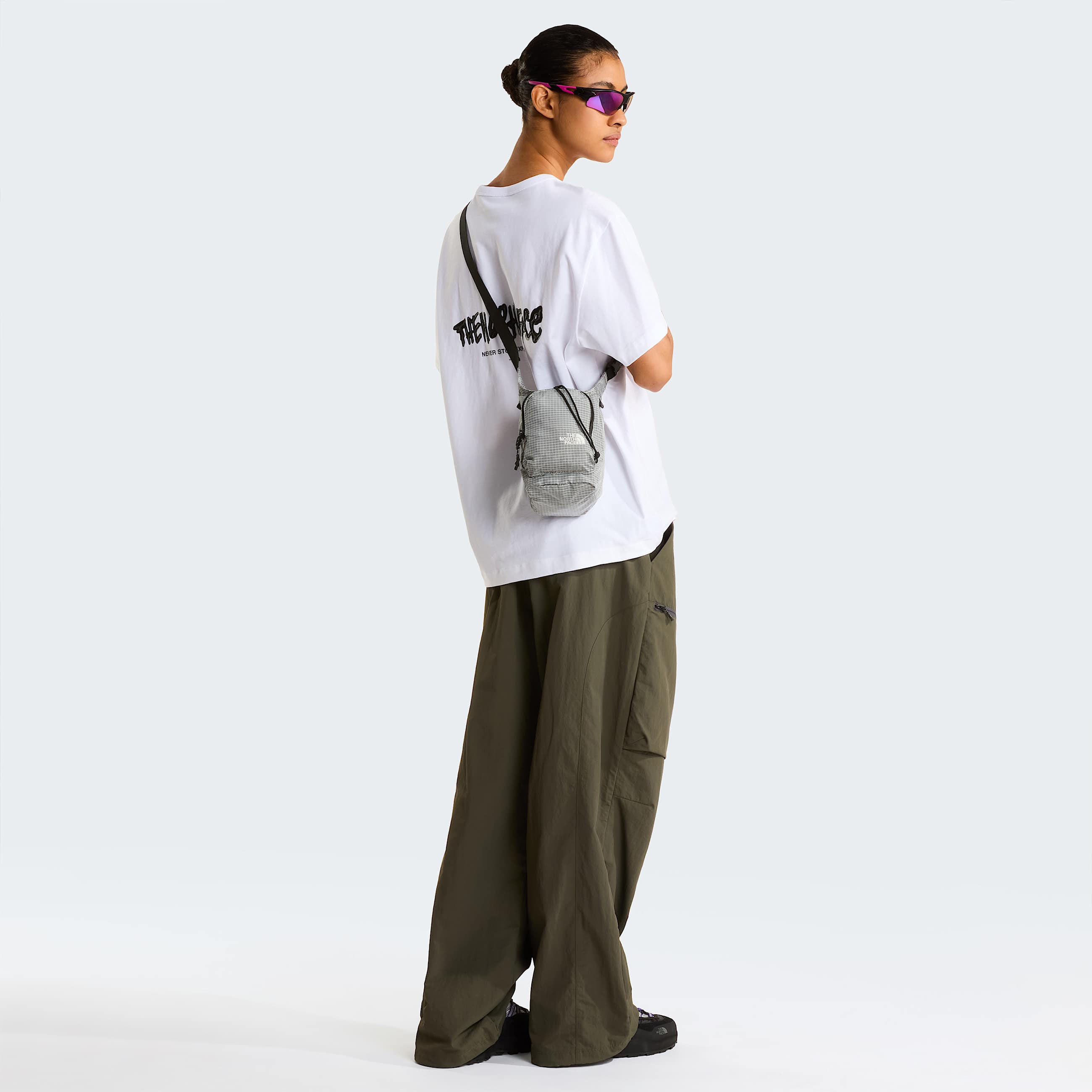 Unisex TNF Tag Logo Play TShirt mit lockerer Passform TNF ALT14