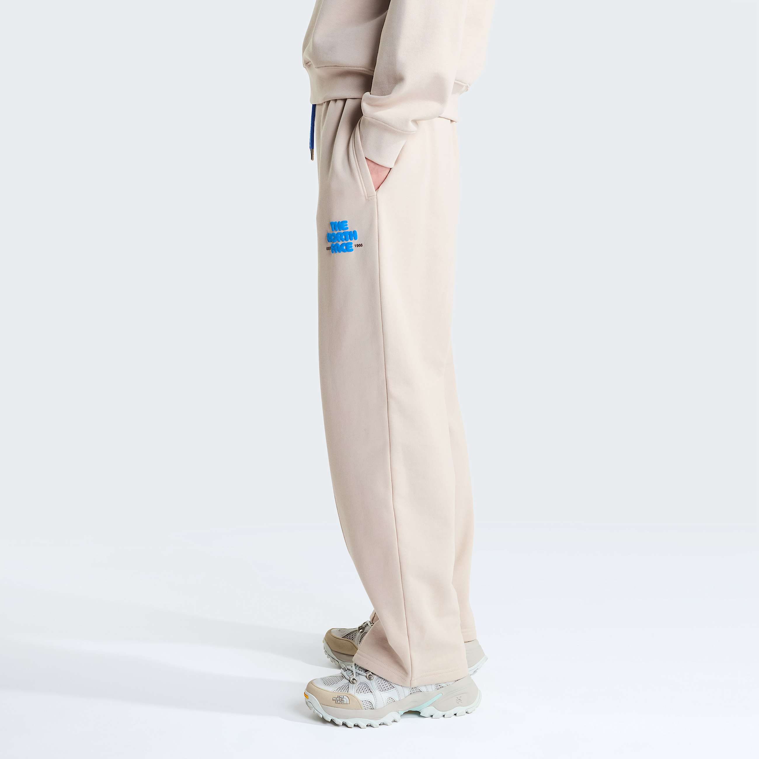 Joggers Explore Fonts Relaxed con grafica da donna TNF ALT2