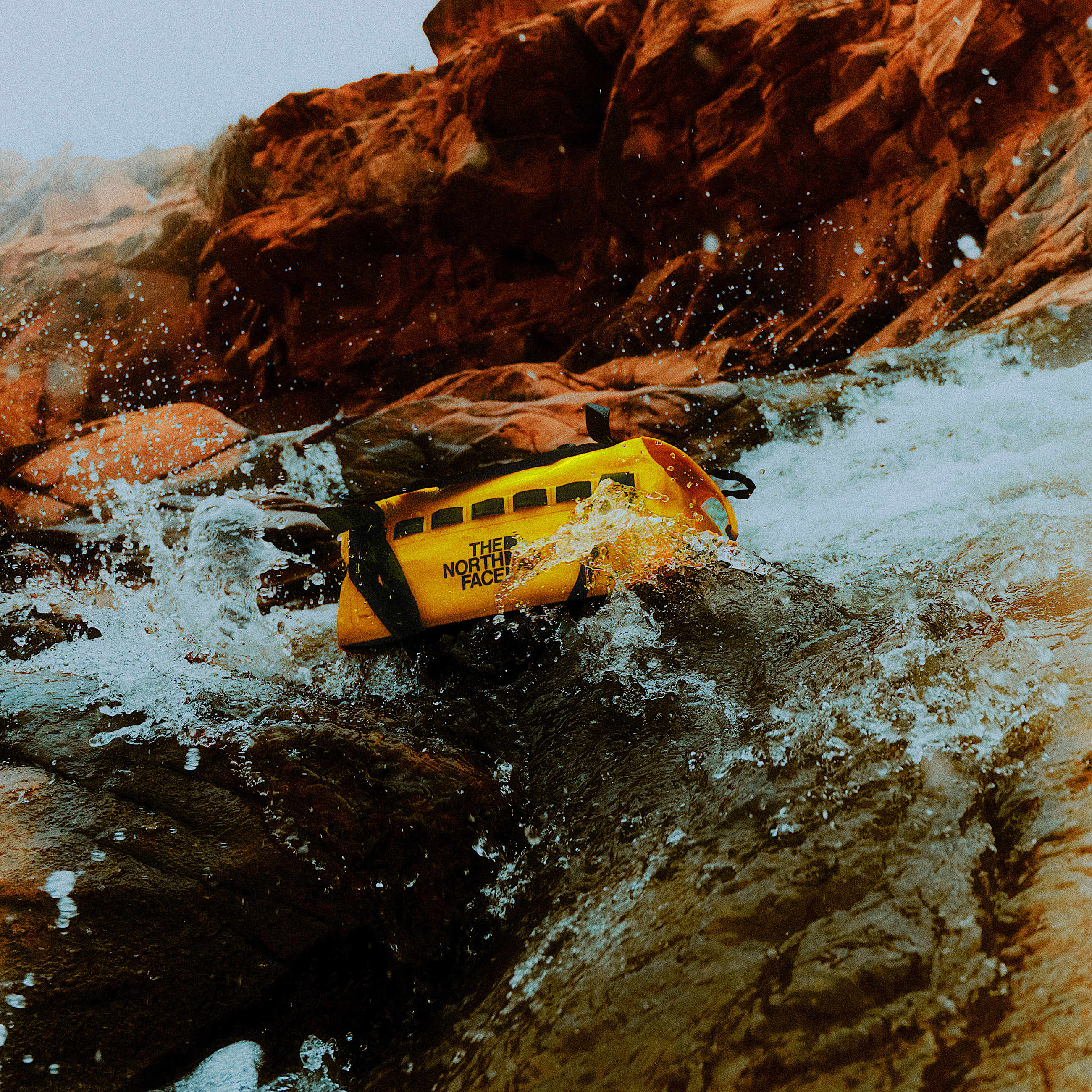 Base Camp wasserdichte DuffelTasche  50 Liter TNF ALT1