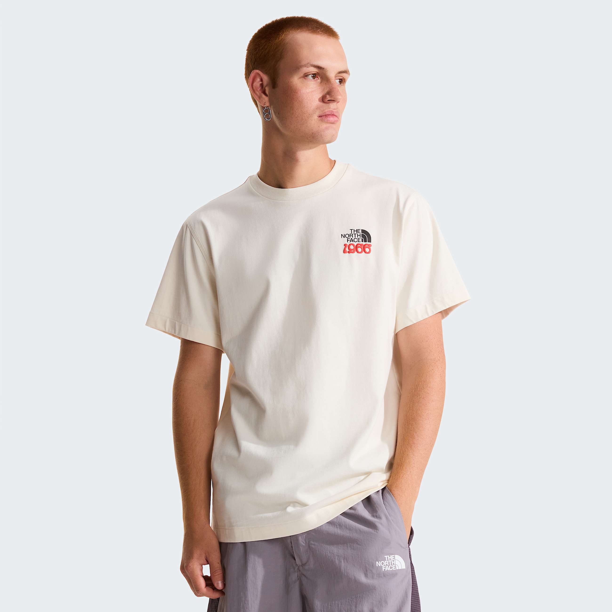 1966 Motion relaxt geschnittenes TShirt mit Grafik Unisex TNF White Dune ALT3