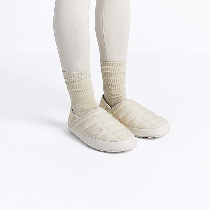 The North Face X SKIMS ThermoBall Traction V Mules TNF SK Bone HERO