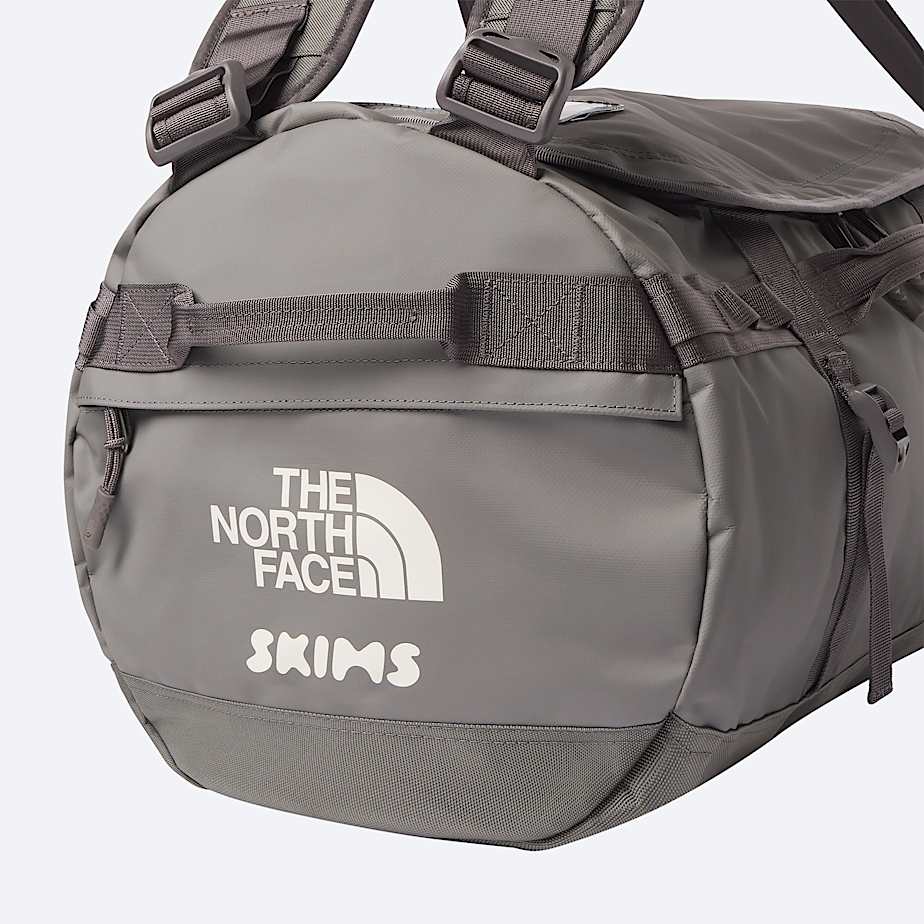 The North Face X SKIMS Base Camp Duffel  S TNF SK Gunmetal ALT22