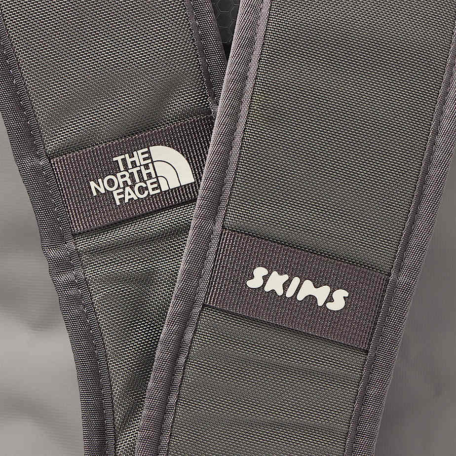 The North Face X SKIMS Base Camp Duffel  S TNF SK Gunmetal ALT23