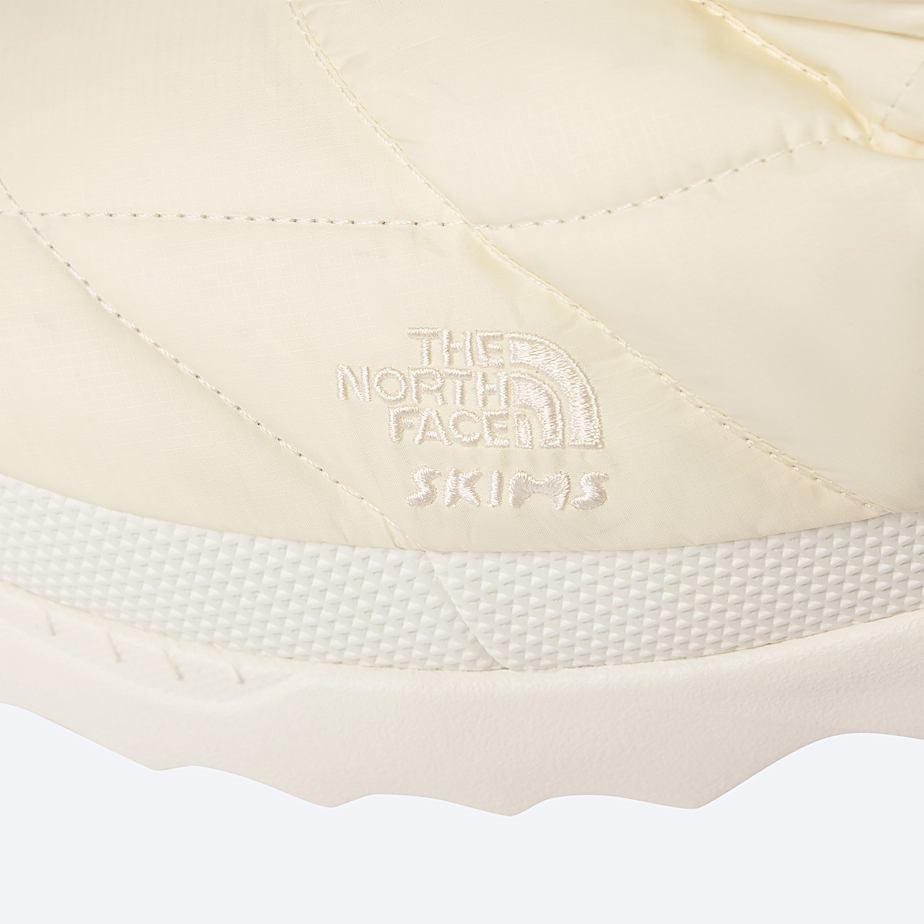 The North Face X SKIMS Nuptse Traction Chukka Boots - 8