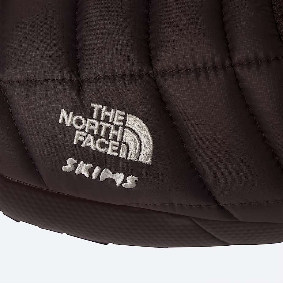 Chaussons ThermoBall Traction V The North Face X SKIMS TNF SK Phoenix ALT24