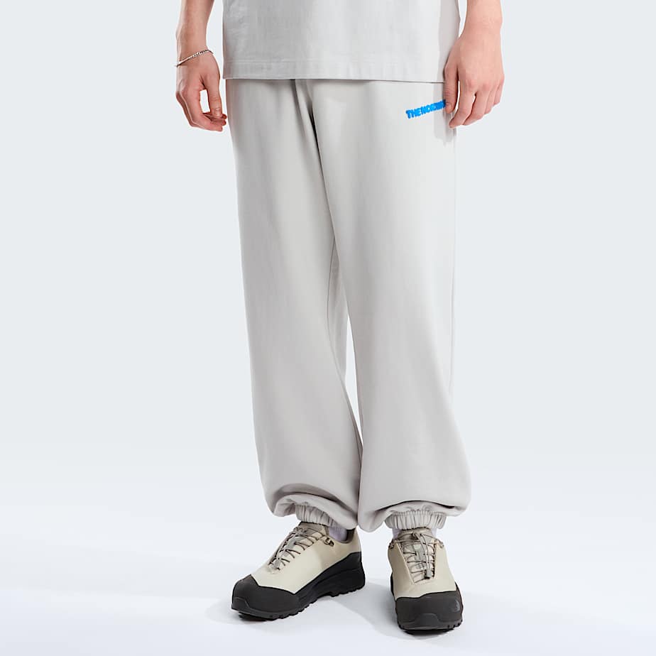 Explore Fonts Graphic Jogginghose in Relaxed Fit Herren TNF HERO